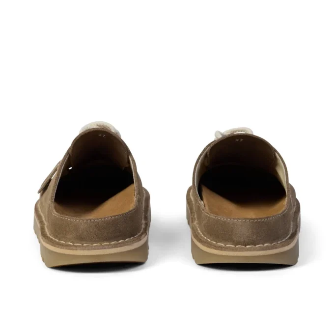 Unisex-Kick Mule für Erwachsene in Taupe Unisex-Kick Mule für Erwachsene in Taupe